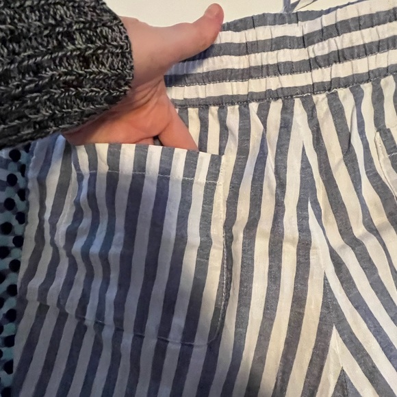 VINEYARD VINES | Med | EMBROIDERED DOTS! - Picture 11 of 13